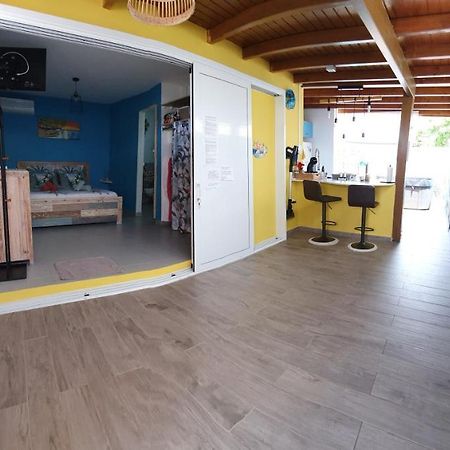 "Chez Claudia "Charmant Logement Avec Jacuzzi Privatif En Toute Intimite Sur Belle Terrasse Exterieure En Bois Et Piscine Courcelles Bagian luar foto