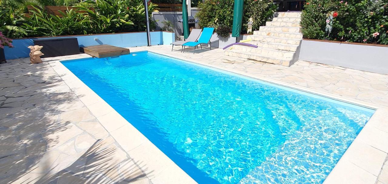 "Chez Claudia "Charmant Logement Avec Jacuzzi Privatif En Toute Intimite Sur Belle Terrasse Exterieure En Bois Et Piscine Courcelles Bagian luar foto