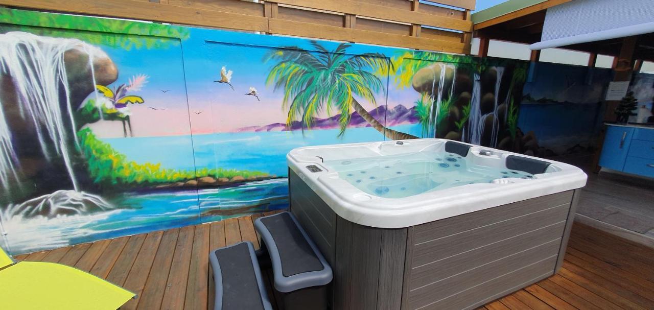 "Chez Claudia "Charmant Logement Avec Jacuzzi Privatif En Toute Intimite Sur Belle Terrasse Exterieure En Bois Et Piscine Courcelles Bagian luar foto