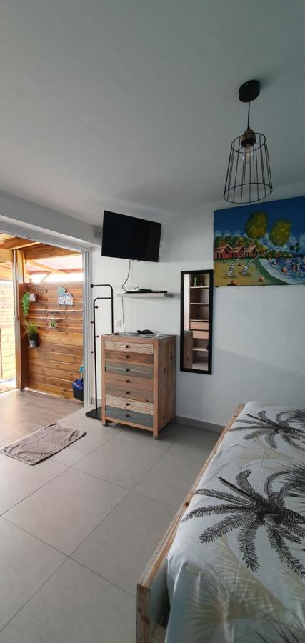 "Chez Claudia "Charmant Logement Avec Jacuzzi Privatif En Toute Intimite Sur Belle Terrasse Exterieure En Bois Et Piscine Courcelles Bagian luar foto