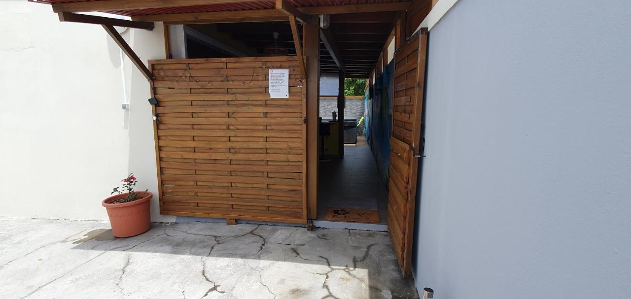 "Chez Claudia "Charmant Logement Avec Jacuzzi Privatif En Toute Intimite Sur Belle Terrasse Exterieure En Bois Et Piscine Courcelles Bagian luar foto