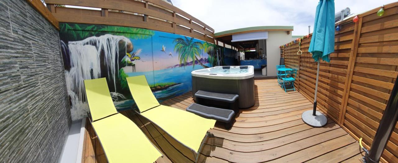 "Chez Claudia "Charmant Logement Avec Jacuzzi Privatif En Toute Intimite Sur Belle Terrasse Exterieure En Bois Et Piscine Courcelles Bagian luar foto