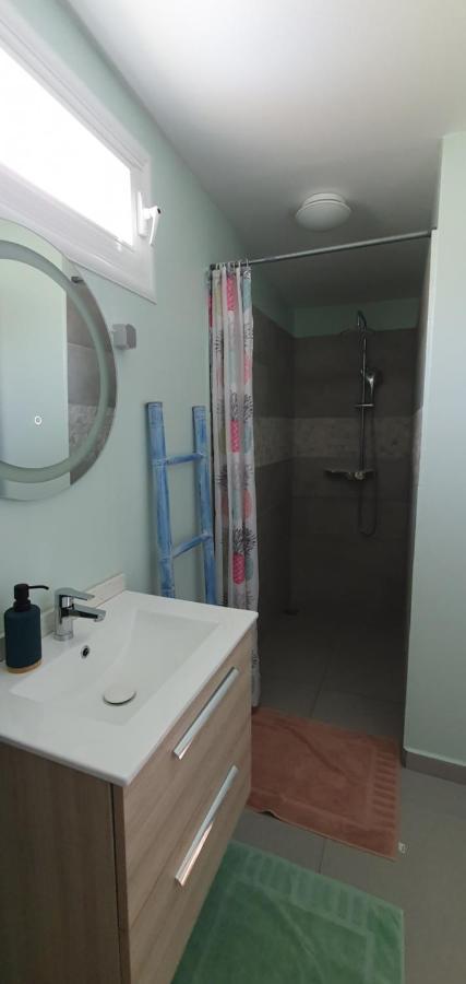 "Chez Claudia "Charmant Logement Avec Jacuzzi Privatif En Toute Intimite Sur Belle Terrasse Exterieure En Bois Et Piscine Courcelles Bagian luar foto