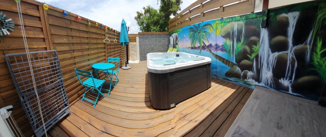 "Chez Claudia "Charmant Logement Avec Jacuzzi Privatif En Toute Intimite Sur Belle Terrasse Exterieure En Bois Et Piscine Courcelles Bagian luar foto